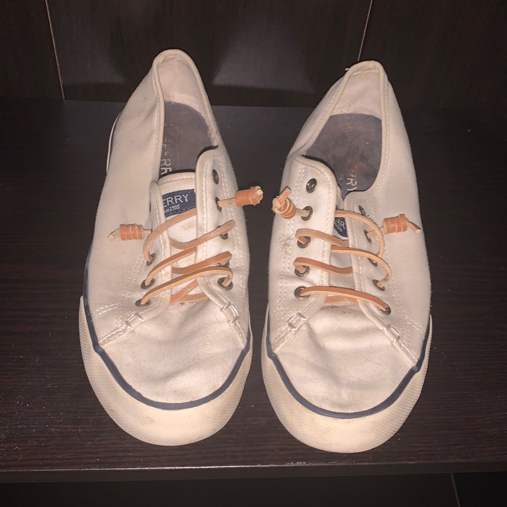 Size 9 Sperry sneakers